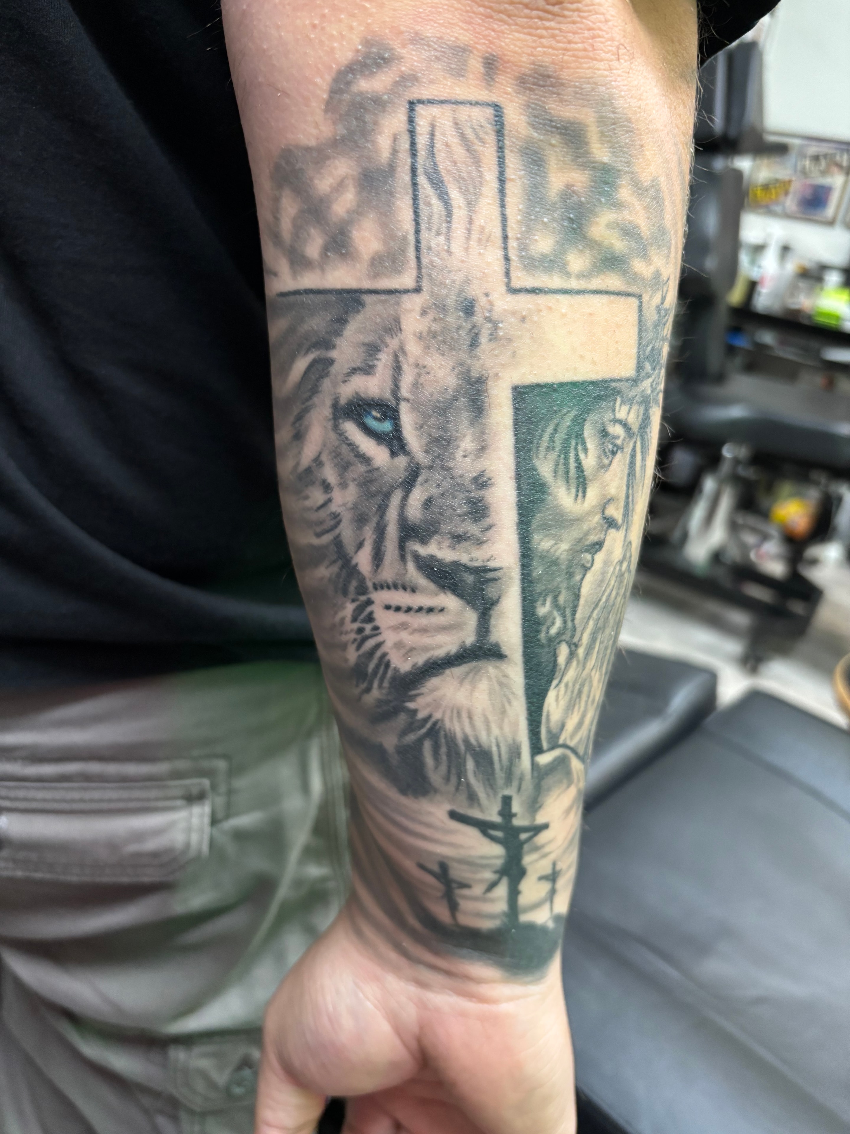 Randy DeShong Jesus and lion cross forearm tattoo